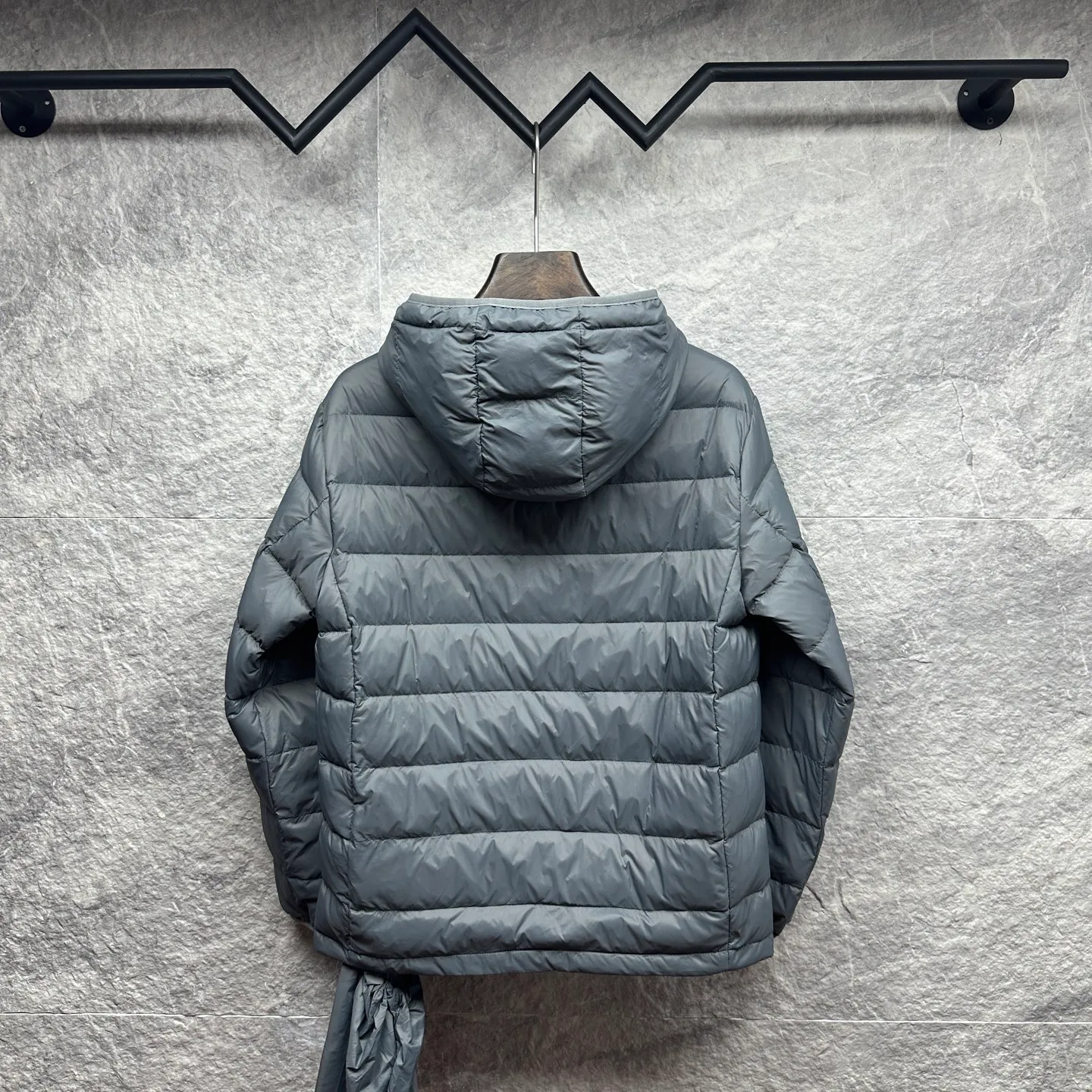 P700 Ralph Lauren 2025 new style hooded down jacket for couples with pony embroidery 🍃 High version top quality 🍃 90 white duck down Vacuum filling Exquisite craftsmanship Coated custom fabric Painted nylon lining Logo letter embossed Double-layer lining No running velvet No velvet Loose fit to cover the flesh and make you look slim Refuse to be bloated and energetic to go out Super practical The upper body effect is natural, casual and comfortable ~ Color: black gray Size: M-3XL